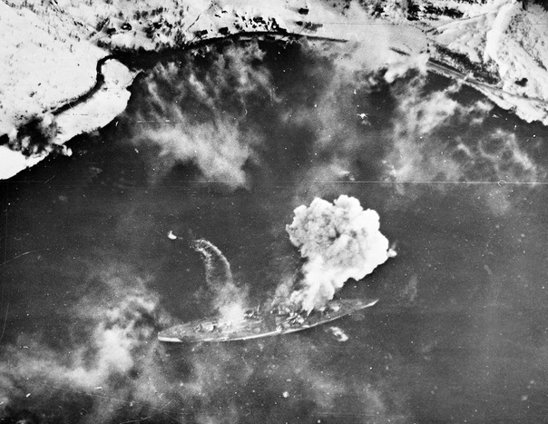 Охота на «Тирпиц». Бухта Хокейботн (Норвегия), 12 ноября 1944 года. В 1936 году Гитлер задумался о возрождении в Германии сильного флота. Чтобы порадовать фюрера, немецкие инженеры разработали