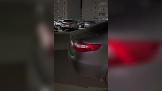Бухущая учительница химии замолотила 9 запаркованных болидов. Real video