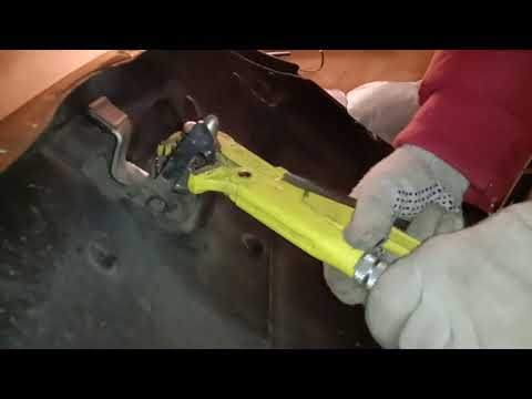 Регулировка открытия капота на Lada