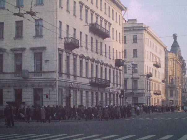 Ленинград на невском. Улица Желябова Ленинград. Невский проспект 1990. Ленинград улица Невского. Улица Рубинштейна 70-е Ленинград.