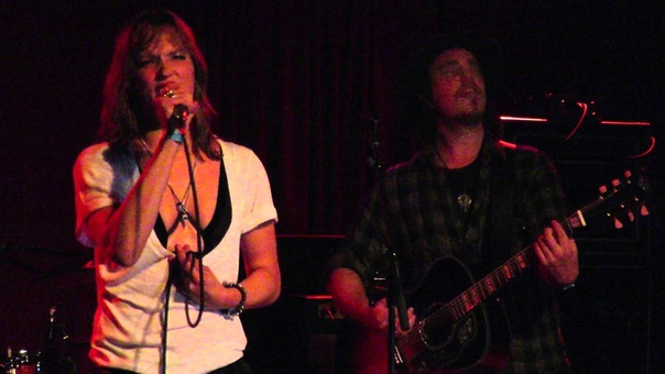 Lzzy Hale Joe Hottinger of Halestorm Oh Darling ( Beatles) ( Acoustic) Nashville Jan 8