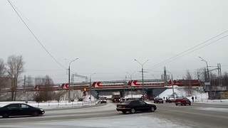 ТЭМ18ДМ-1452. Тащит на вокзал вагоны 160 поезда вместе с ТЭП70БС. Вид на мосту. Петрозаводск.