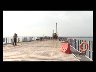 Первый вспомогательный мост в Крым открыт