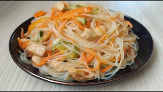 Салат фунчоза с курицей и корейской морковью. Glasnudelsalat