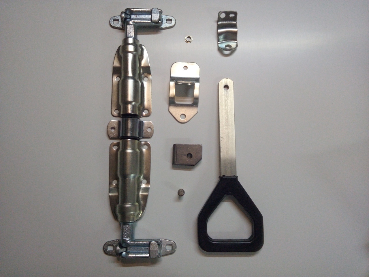 Запорные устройства для дверей контейнера