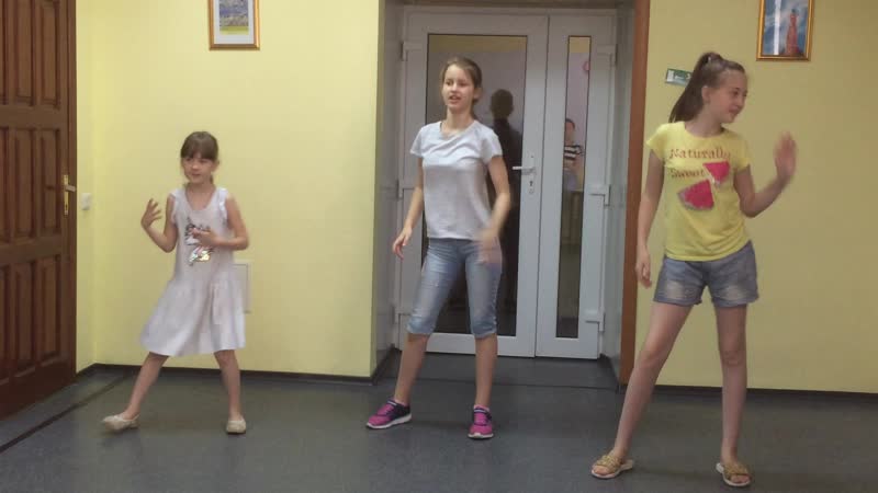 WHO DOES THE LAUNDRY