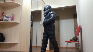 Этюд “Powerfull Cyborg“. Символизм могучего существа в скафандре. Зимний комбинезон и противогаз ПБФ