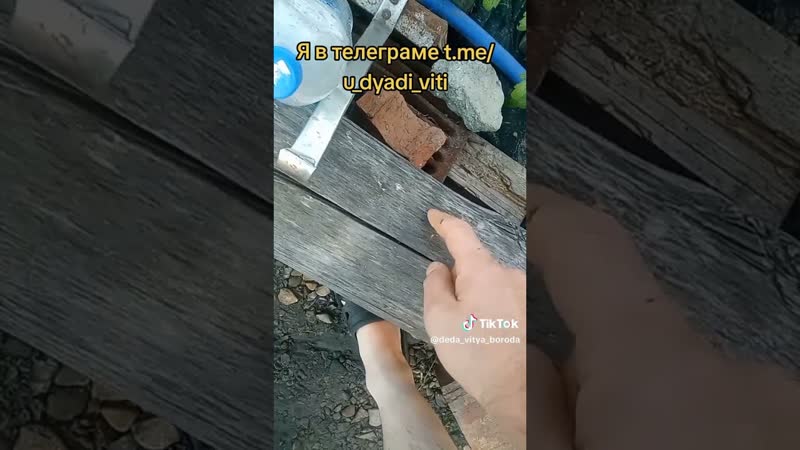 Надо заклеить дыру в бассейне. ,бассейн, дыра, дача, огород,