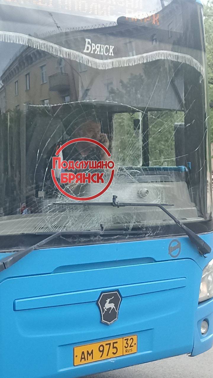 Авария автобус 5б. Площадь Ленина Это картинка