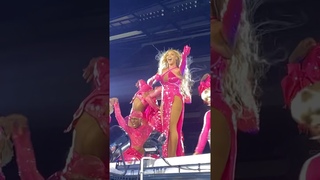 Beyonc Shows Love To Kevin Aviance At Renaissance Tour Philly! Shot By Dj Fade #Beyonce