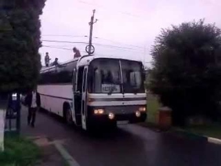 Встреча автобуса с футболистами “Ангушта“ после победного матча с “Таганрогом“